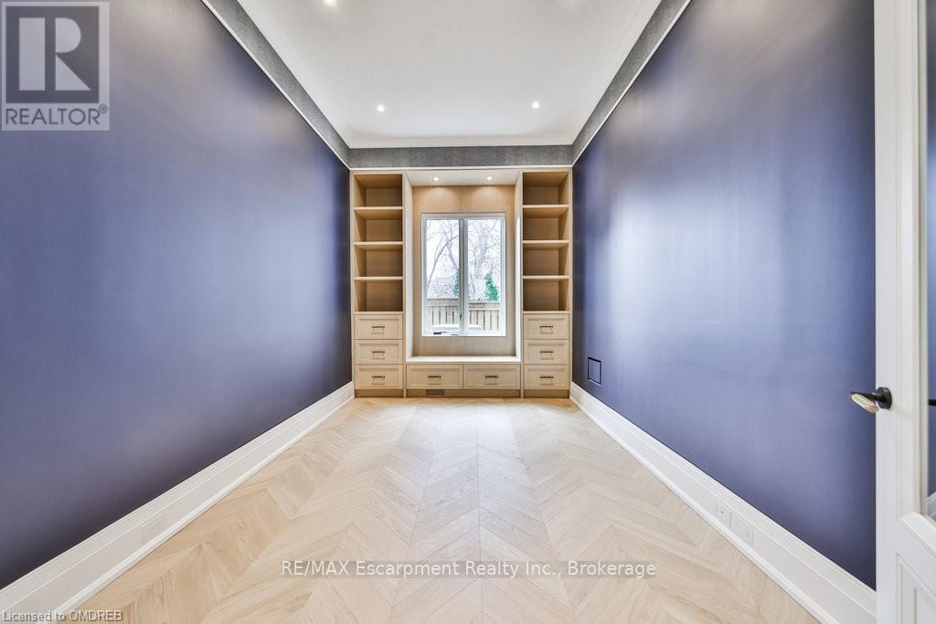 556 Fourth Line, Oakville, Ontario  L6L 5A7 - Photo 11 - W10441946