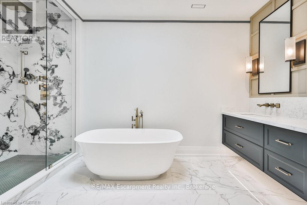 556 Fourth Line, Oakville, Ontario  L6L 5A7 - Photo 17 - W10441946