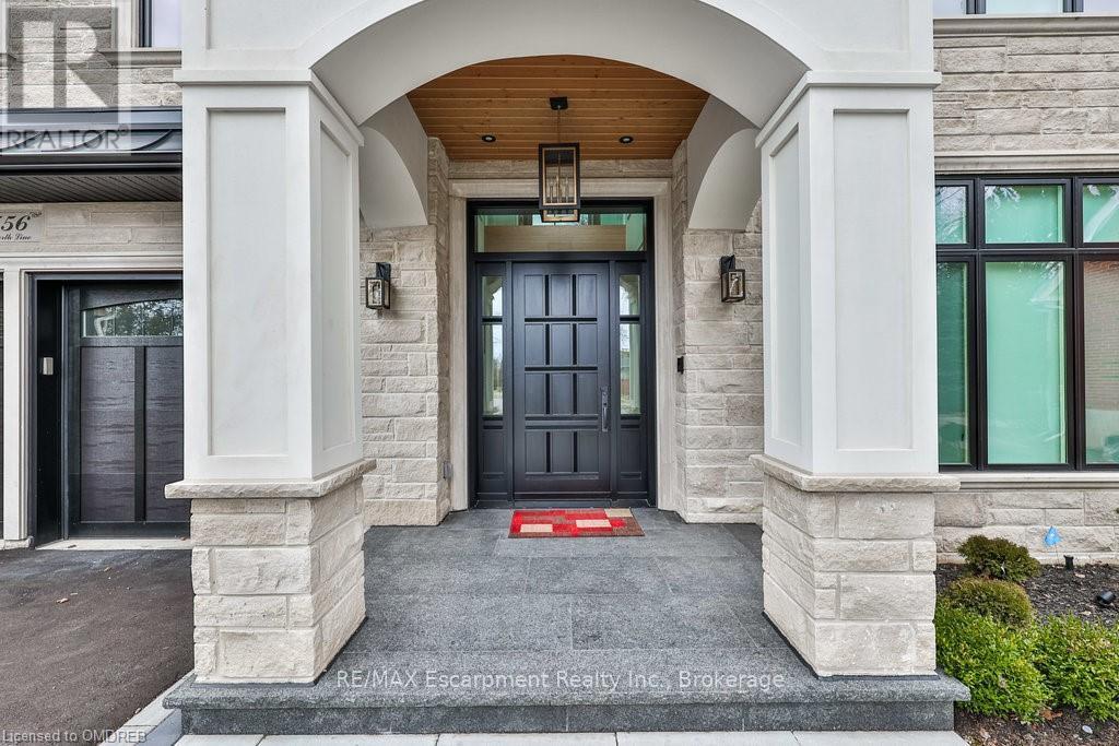 556 Fourth Line, Oakville, Ontario  L6L 5A7 - Photo 2 - W10441946