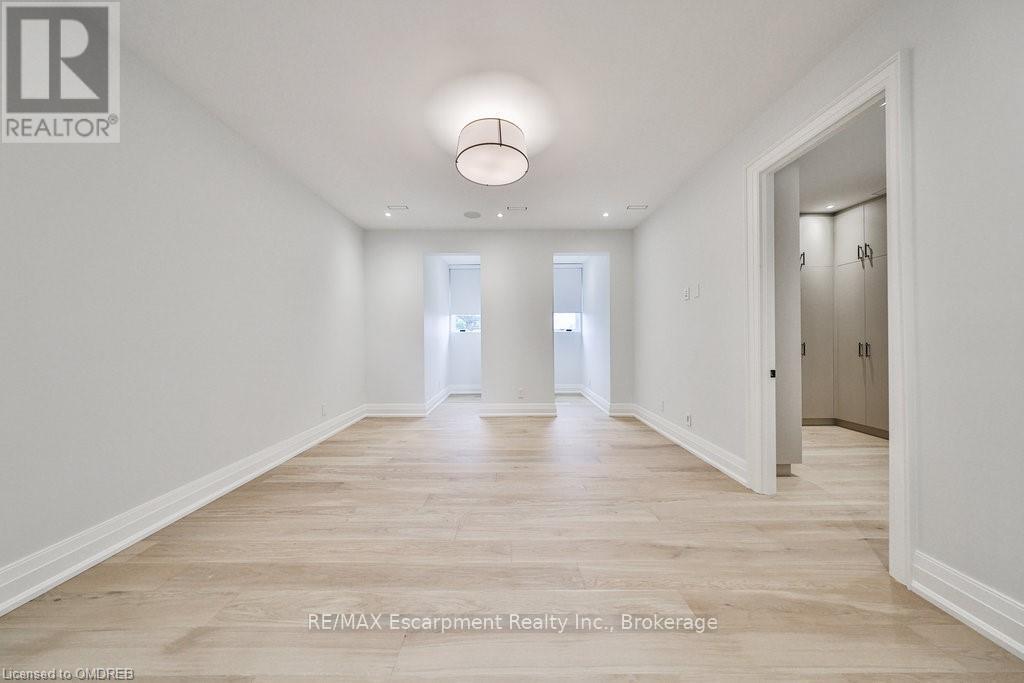 556 Fourth Line, Oakville, Ontario  L6L 5A7 - Photo 23 - W10441946