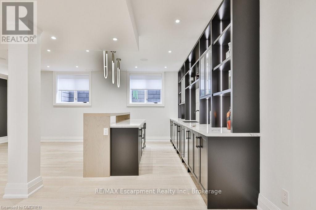 556 Fourth Line, Oakville, Ontario  L6L 5A7 - Photo 25 - W10441946