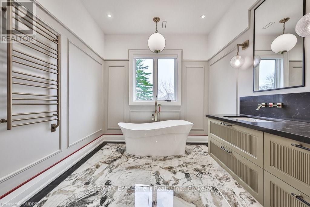 556 Fourth Line, Oakville, Ontario  L6L 5A7 - Photo 27 - W10441946