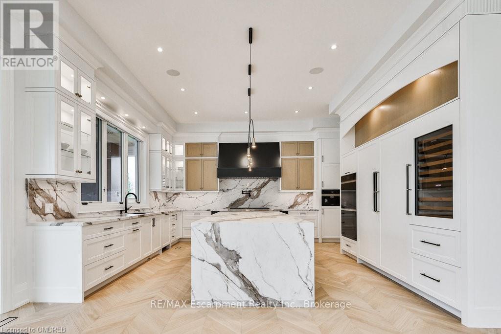 556 Fourth Line, Oakville, Ontario  L6L 5A7 - Photo 3 - W10441946