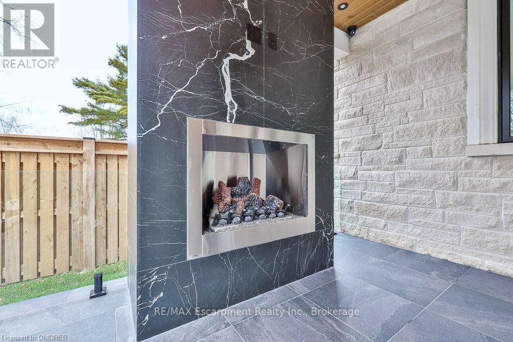 556 Fourth Line, Oakville, Ontario  L6L 5A7 - Photo 36 - W10441946