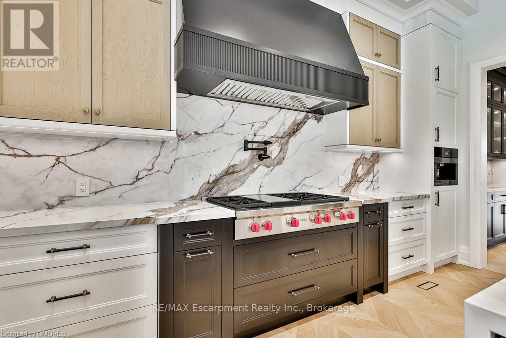 556 Fourth Line, Oakville, Ontario  L6L 5A7 - Photo 5 - W10441946