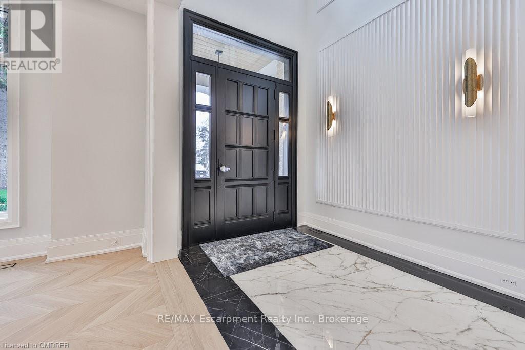556 Fourth Line, Oakville, Ontario  L6L 5A7 - Photo 6 - W10441946