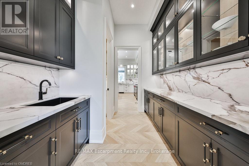 556 Fourth Line, Oakville, Ontario  L6L 5A7 - Photo 8 - W10441946
