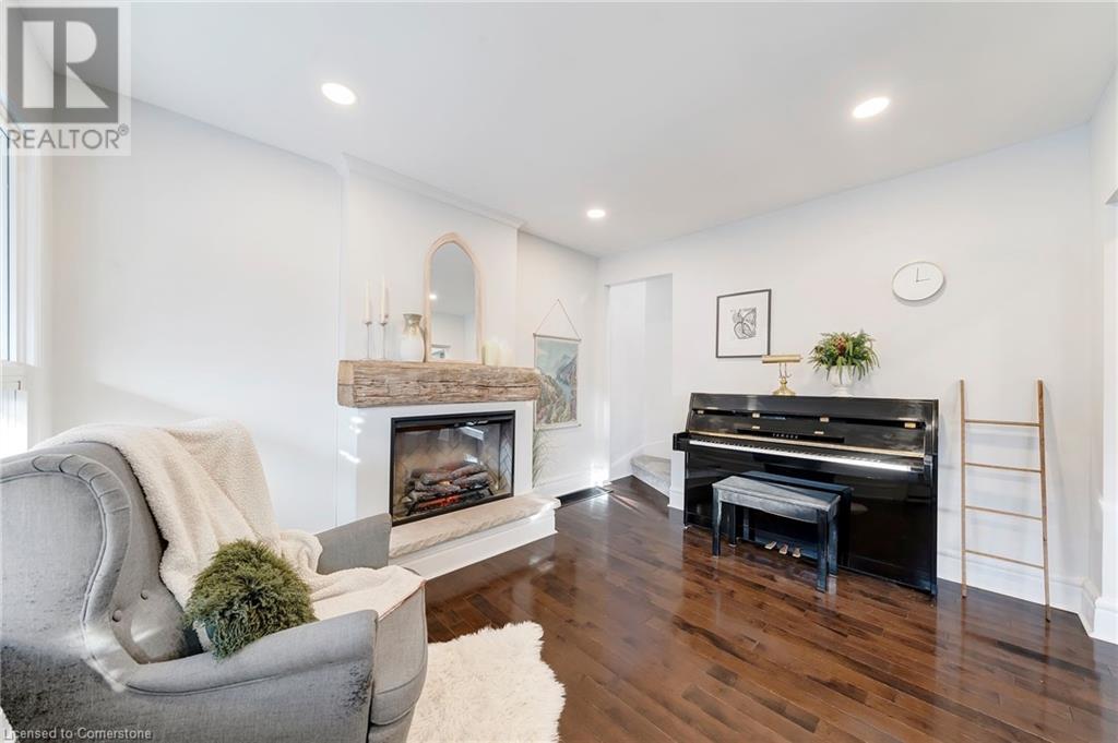 21 East 19th Street, Hamilton, Ontario  L9A 4R9 - Photo 3 - 40680985