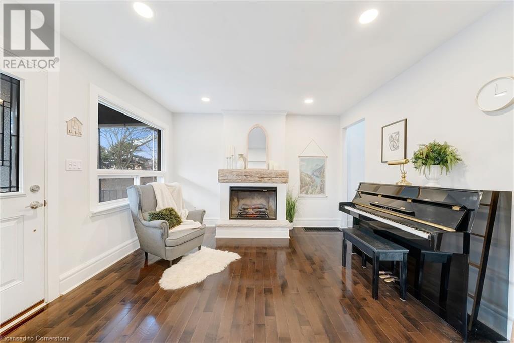 21 East 19th Street, Hamilton, Ontario  L9A 4R9 - Photo 4 - 40680985