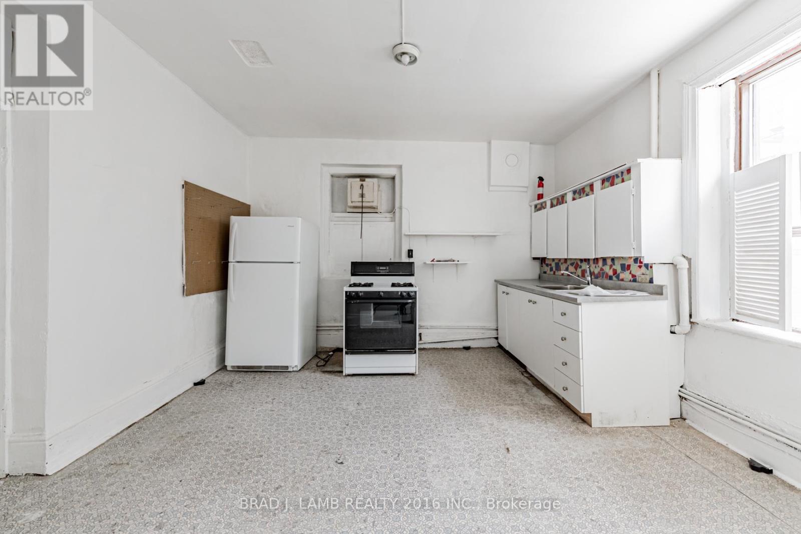 9 St. Patricks Square, Toronto, Ontario  M5T 1W8 - Photo 6 - C11825173