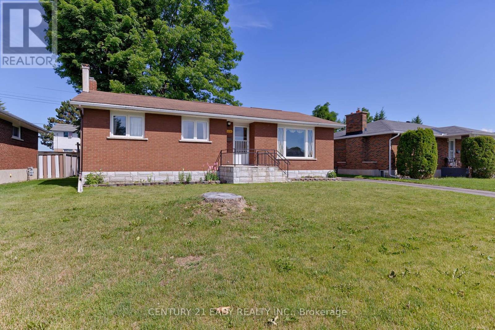 246 BASSWOOD AVENUE Renfrew