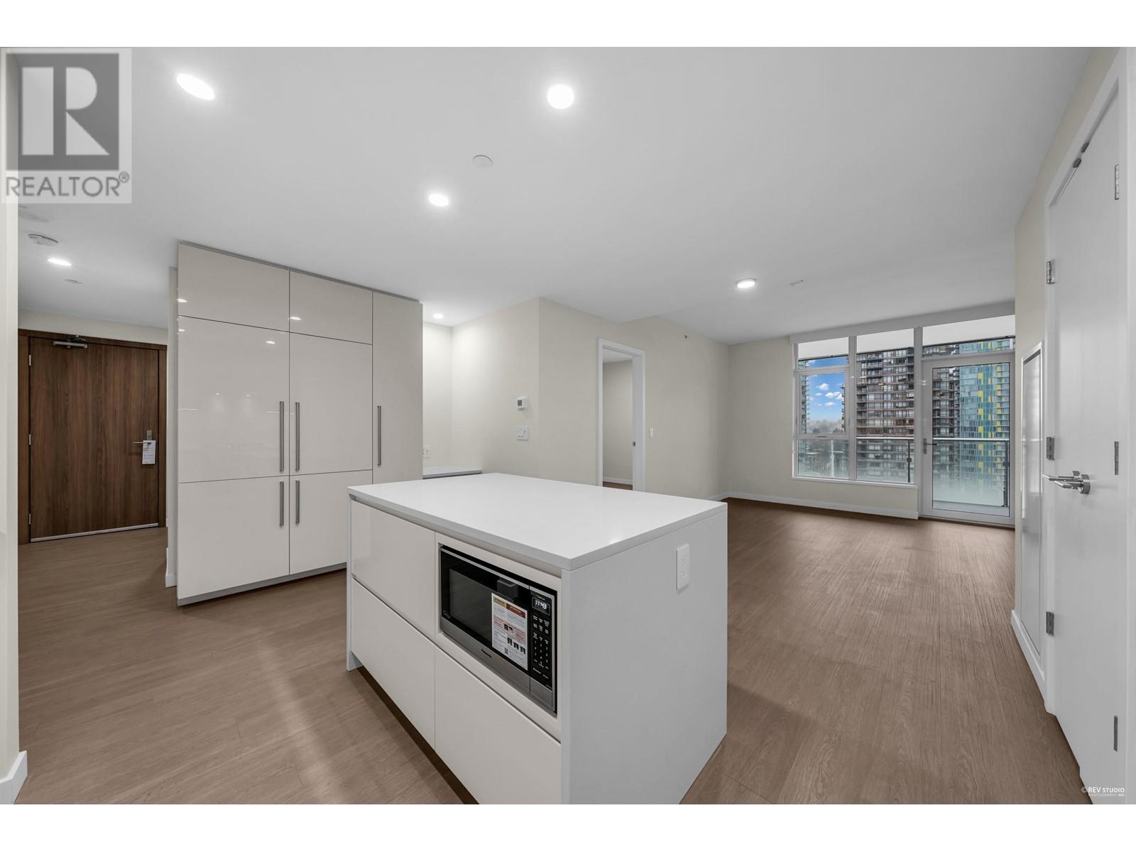 Listing Picture 5 of 29 : 1606 4168 LOUGHEED HIGHWAY, Burnaby / 本拿比 - 魯藝地產 Yvonne Lu Group - MLS Medallion Club Member