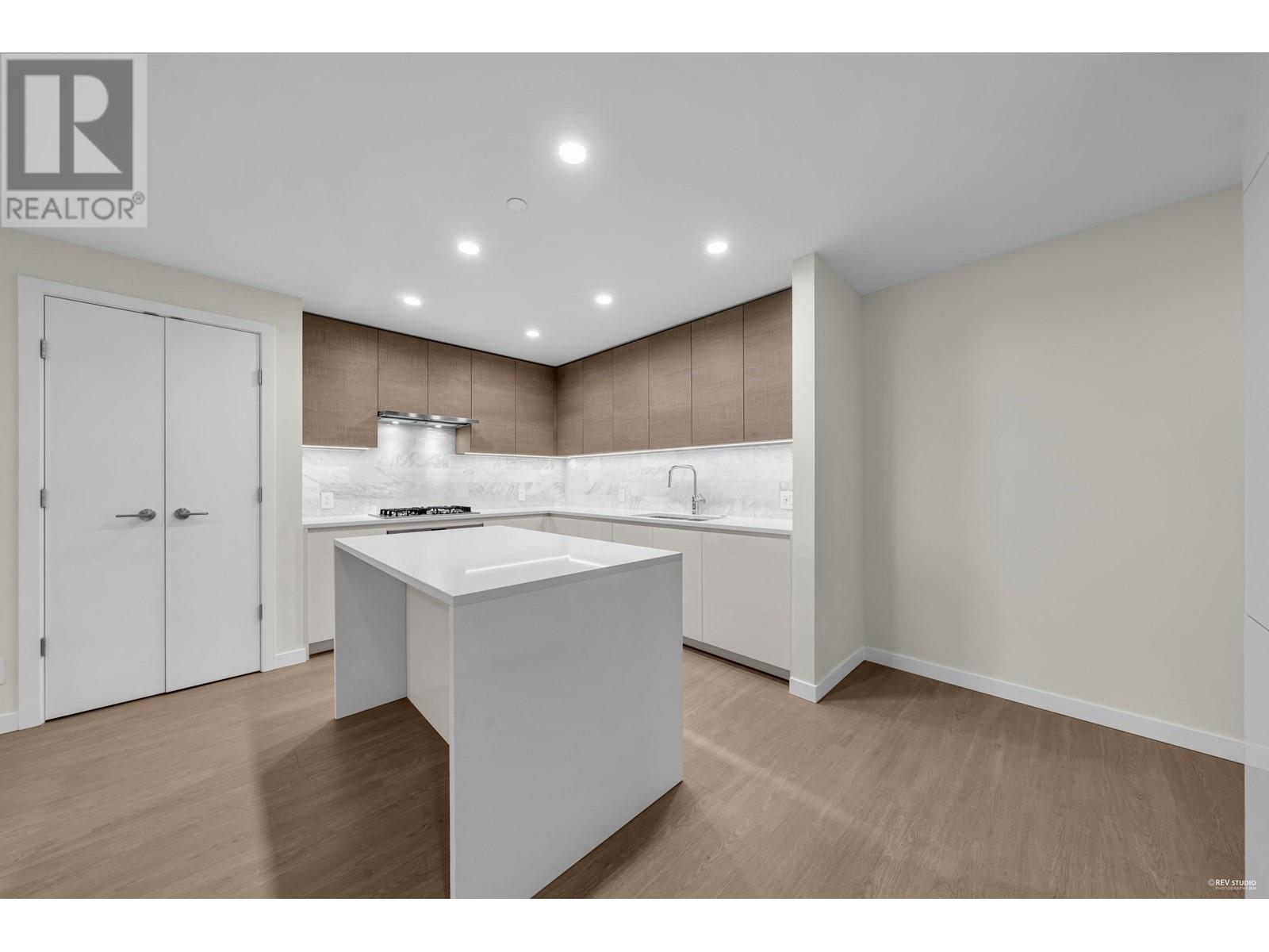 Listing Picture 3 of 29 : 1606 4168 LOUGHEED HIGHWAY, Burnaby / 本拿比 - 魯藝地產 Yvonne Lu Group - MLS Medallion Club Member