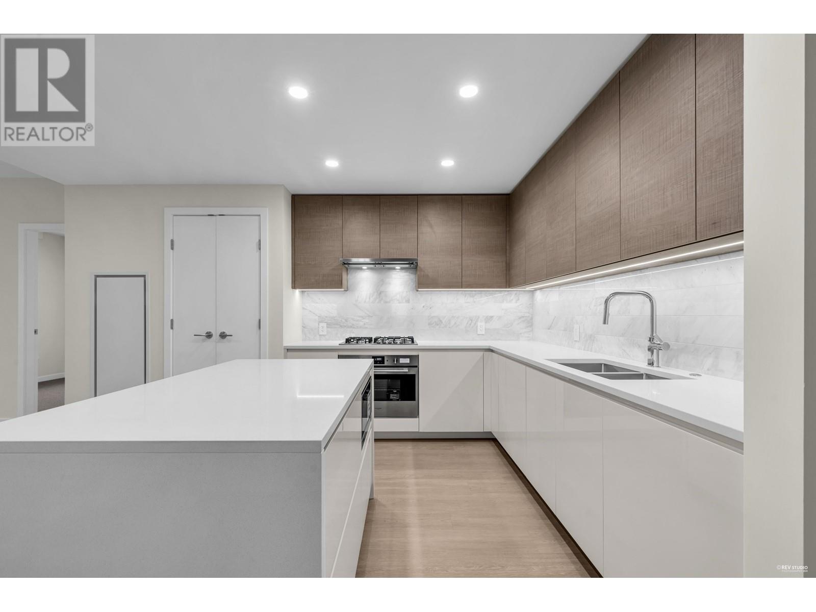 Listing Picture 2 of 29 : 1606 4168 LOUGHEED HIGHWAY, Burnaby / 本拿比 - 魯藝地產 Yvonne Lu Group - MLS Medallion Club Member