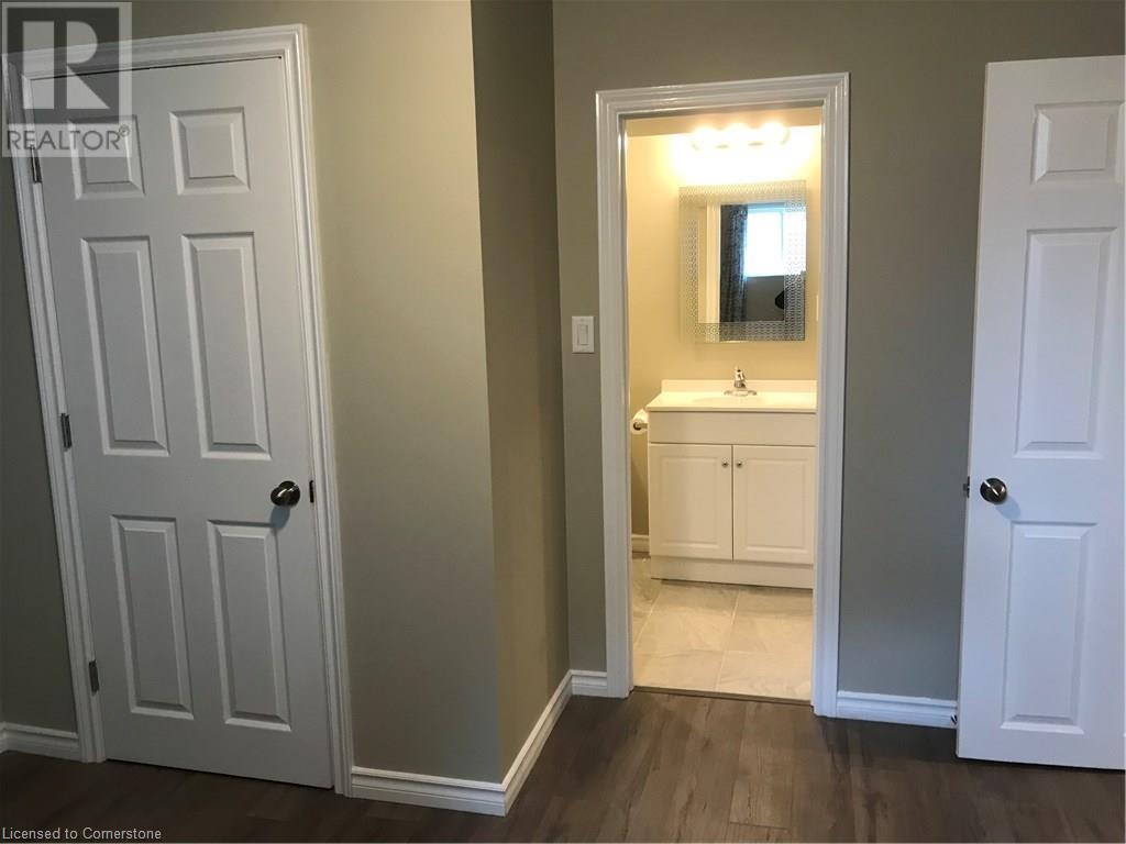 102 Elmbank. Trail Unit# B, Kitchener, Ontario  N2R 0H2 - Photo 9 - 40682996