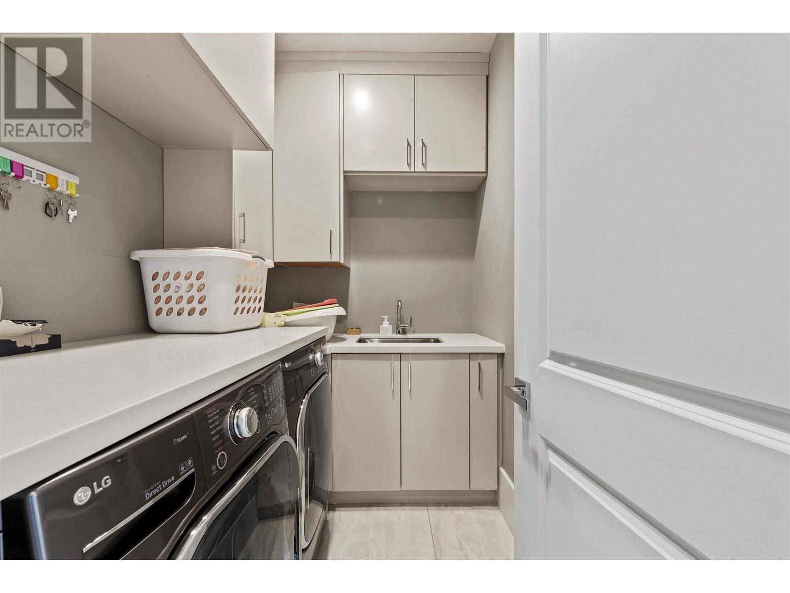 Listing Picture 26 of 33 : 6300 RIVERDALE DRIVE, Richmond / 烈治文 - 魯藝地產 Yvonne Lu Group - MLS Medallion Club Member