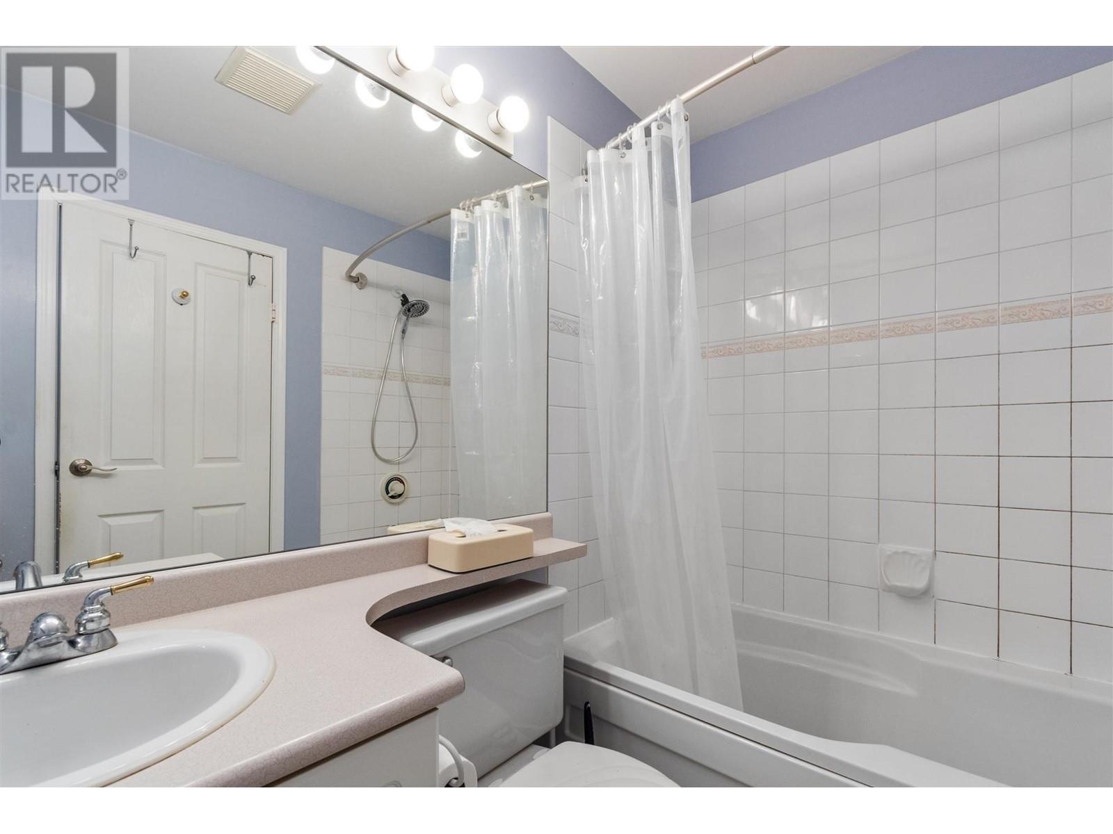 Listing Picture 13 of 20 : 13 7077 BERESFORD STREET, Burnaby / 本拿比 - 魯藝地產 Yvonne Lu Group - MLS Medallion Club Member