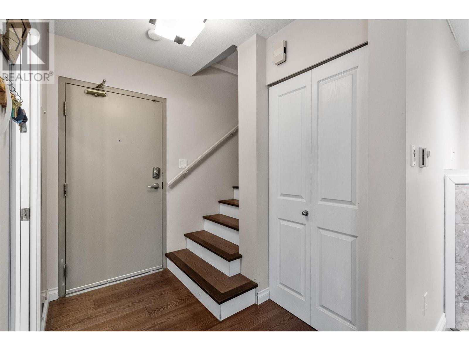 Listing Picture 18 of 20 : 13 7077 BERESFORD STREET, Burnaby / 本拿比 - 魯藝地產 Yvonne Lu Group - MLS Medallion Club Member