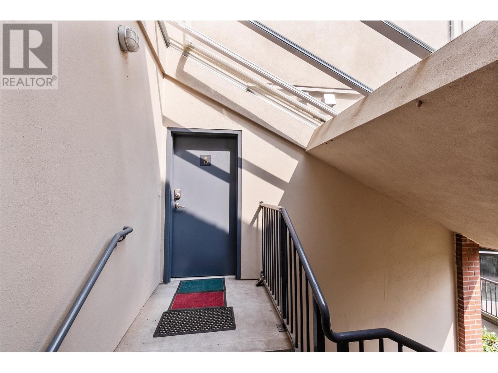 Listing Picture 19 of 20 : 13 7077 BERESFORD STREET, Burnaby / 本拿比 - 魯藝地產 Yvonne Lu Group - MLS Medallion Club Member