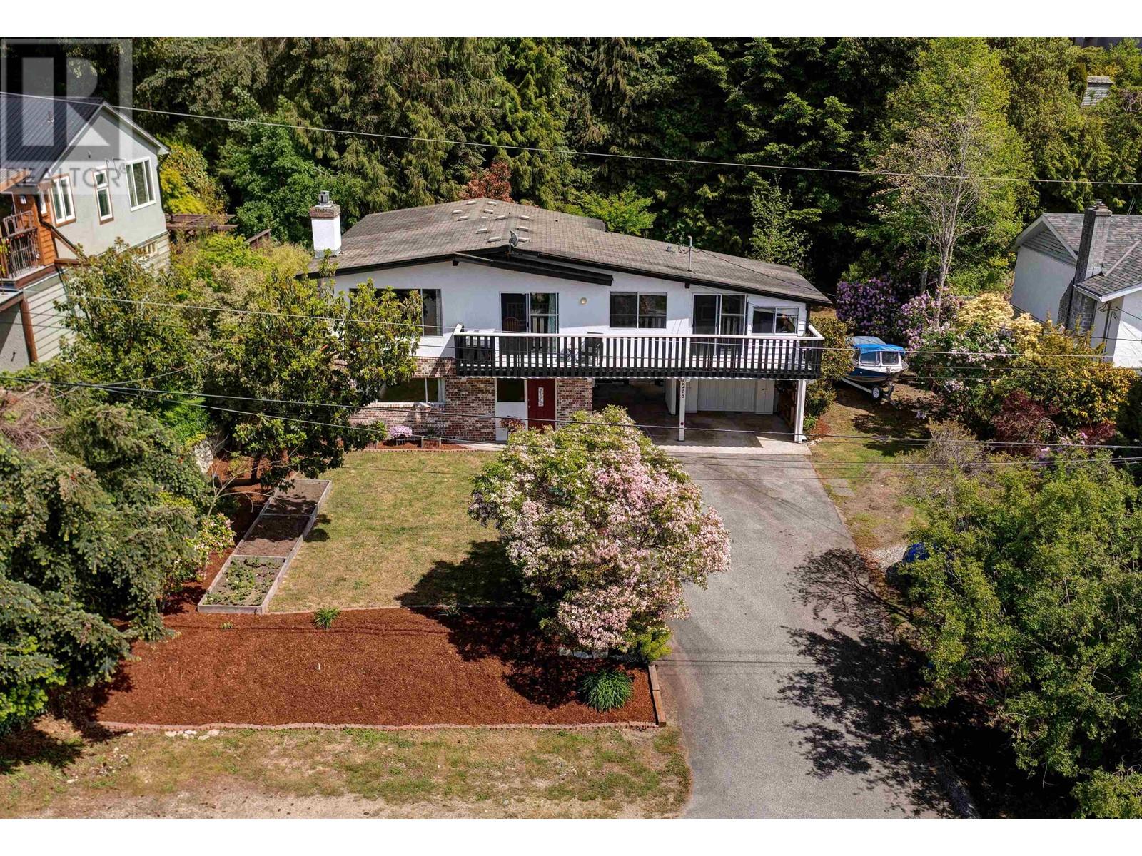 5218 Radcliffe Road, Sechelt, British Columbia  V7Z 0C1 - Photo 2 - R2947747