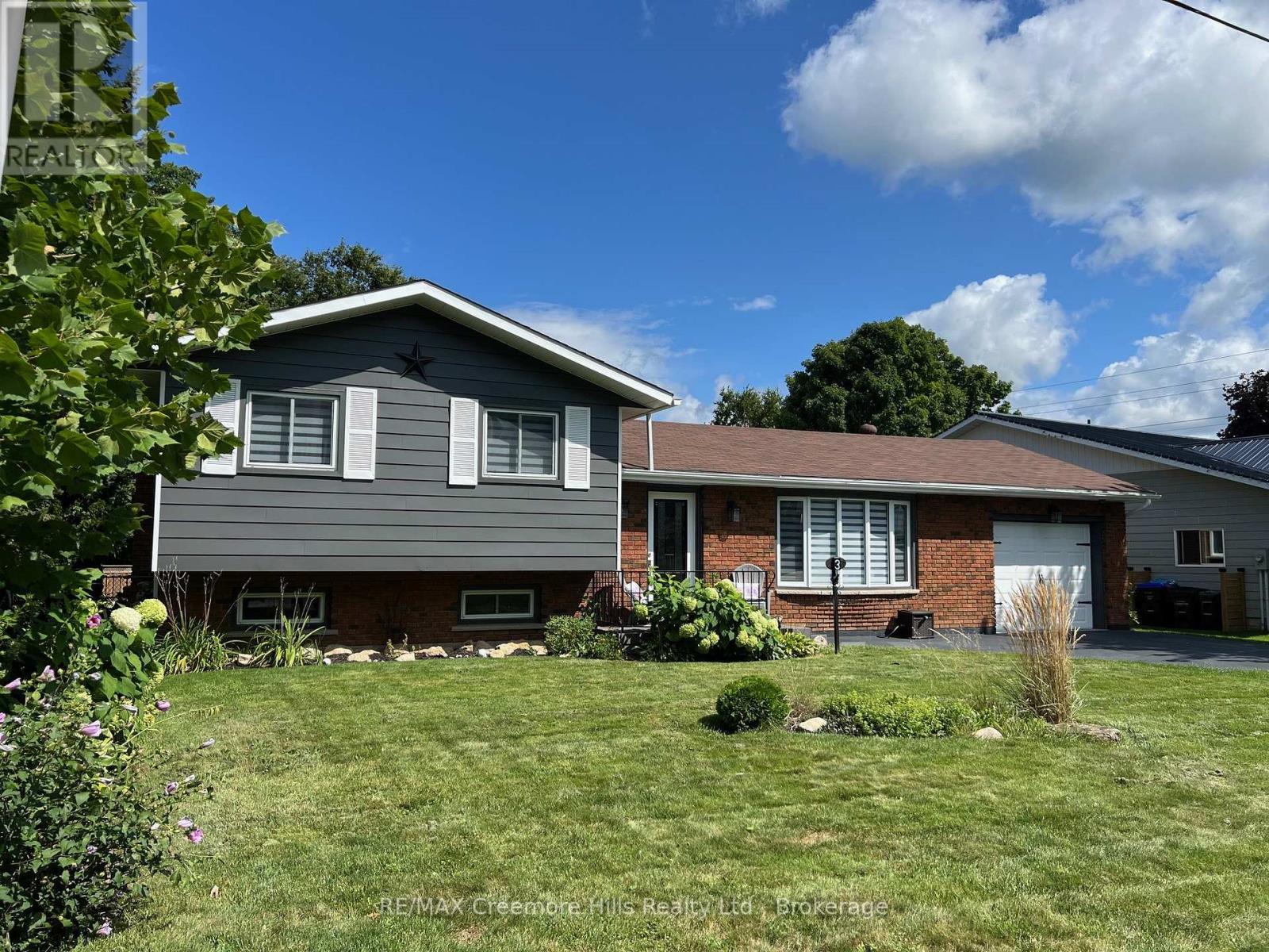 3 Jardine Crescent, Clearview (Creemore), Ontario  L0M 1G0 - Photo 1 - S10437898