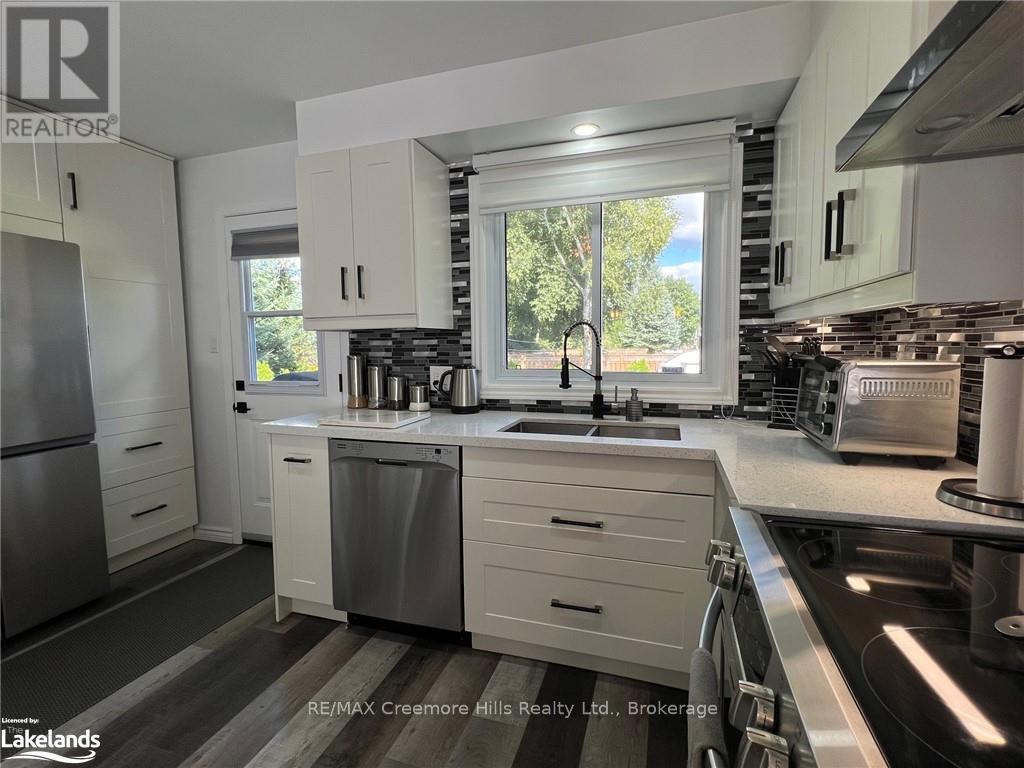 3 Jardine Crescent, Clearview (Creemore), Ontario  L0M 1G0 - Photo 10 - S10437898