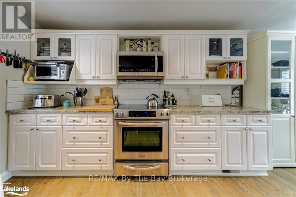 599 Mosley Street, Wasaga Beach, Ontario  L9Z 2J2 - Photo 11 - S10439345