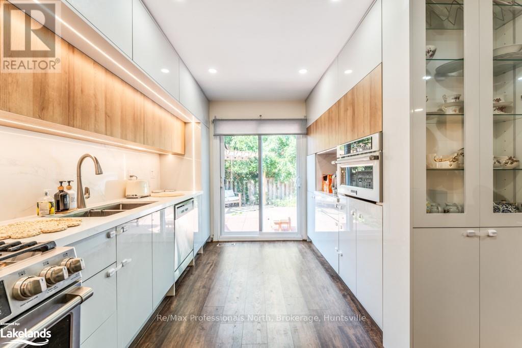 92 Oldhill Street, Richmond Hill (Devonsleigh), Ontario  L4C 9V1 - Photo 11 - N10436739