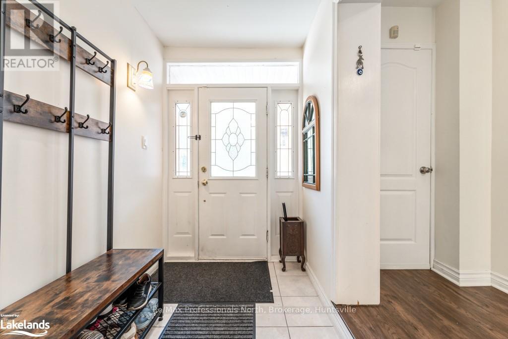 92 Oldhill Street, Richmond Hill (Devonsleigh), Ontario  L4C 9V1 - Photo 4 - N10436739