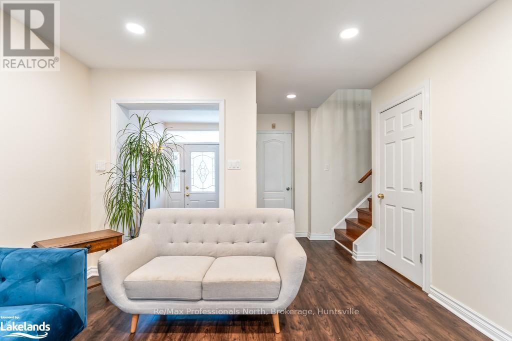 92 Oldhill Street, Richmond Hill (Devonsleigh), Ontario  L4C 9V1 - Photo 5 - N10436739