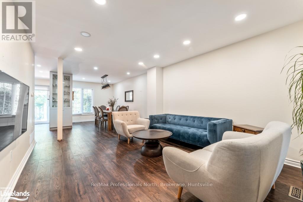 92 Oldhill Street, Richmond Hill (Devonsleigh), Ontario  L4C 9V1 - Photo 6 - N10436739