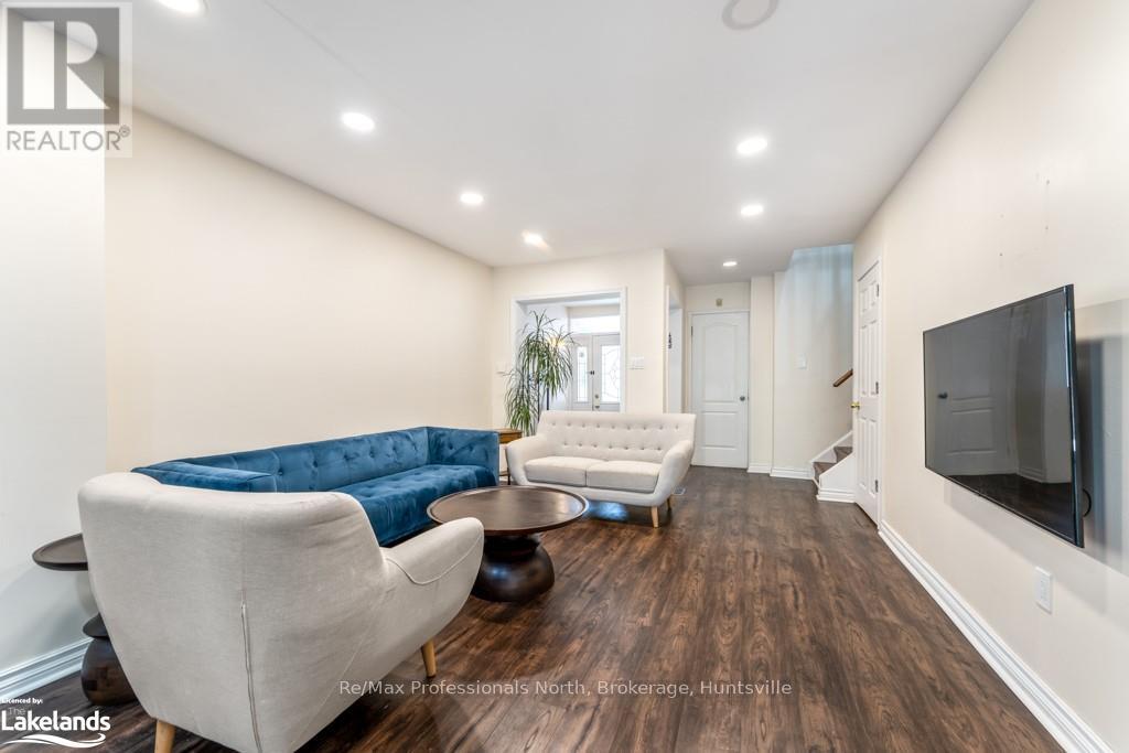 92 Oldhill Street, Richmond Hill (Devonsleigh), Ontario  L4C 9V1 - Photo 7 - N10436739