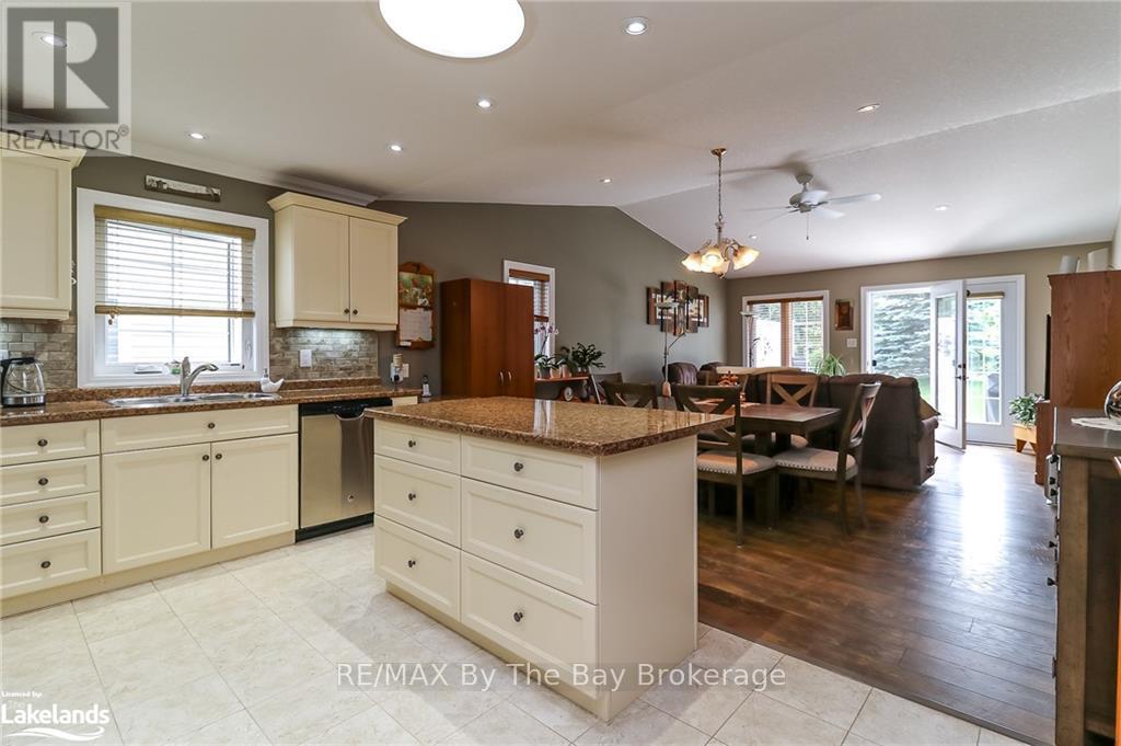 54 New York Avenue, Wasaga Beach, Ontario  L9Z 3A8 - Photo 13 - S10895615