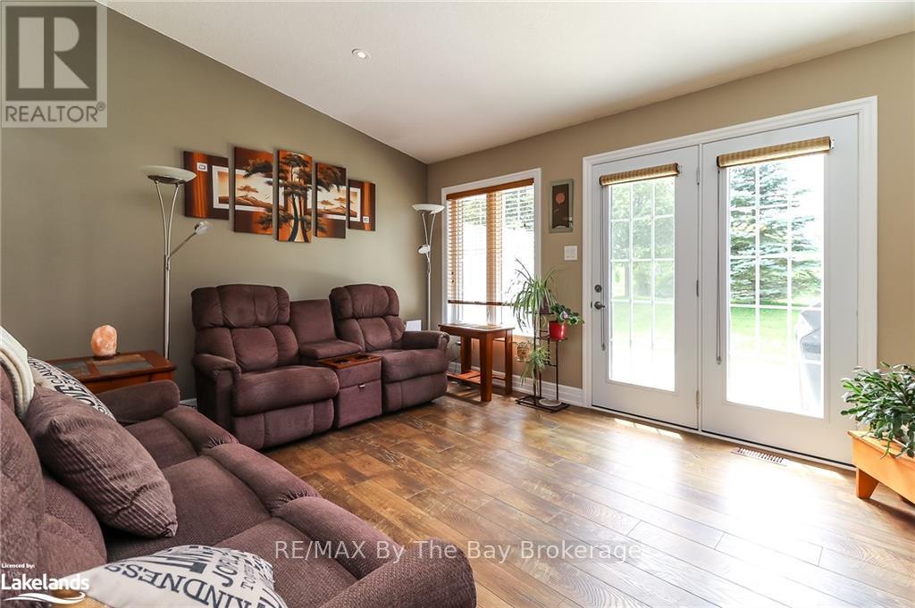 54 New York Avenue, Wasaga Beach, Ontario  L9Z 3A8 - Photo 21 - S10895615