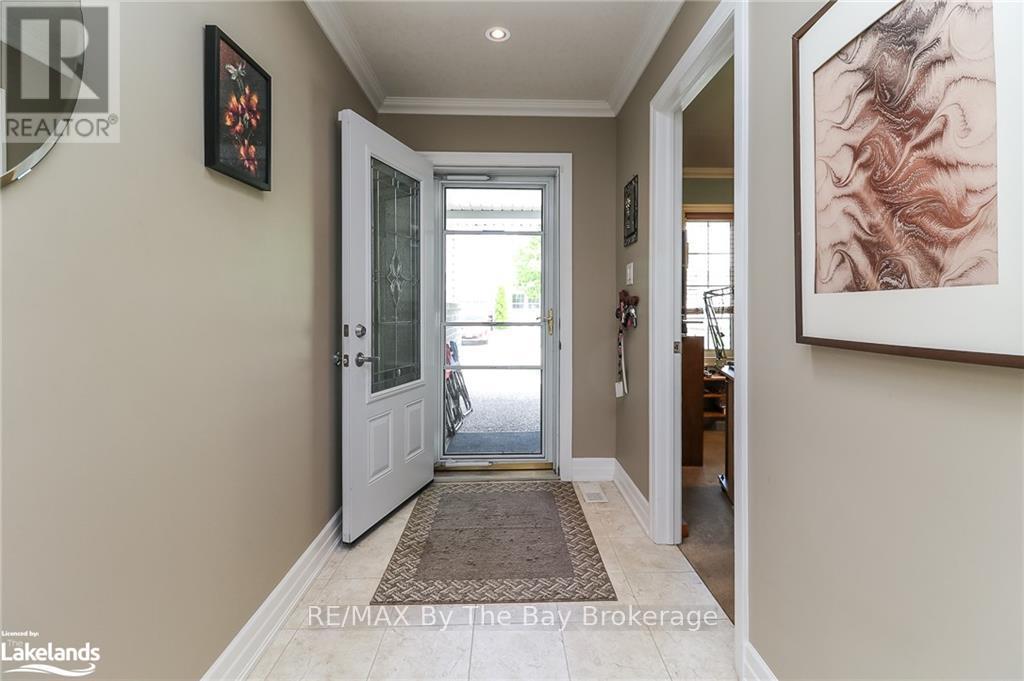 54 New York Avenue, Wasaga Beach, Ontario  L9Z 3A8 - Photo 7 - S10895615