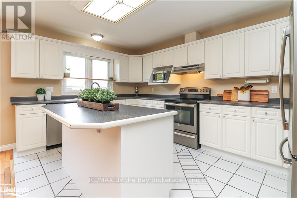 13 Riverdale Drive, Wasaga Beach, Ontario  L9Z 1E9 - Photo 14 - S10440452