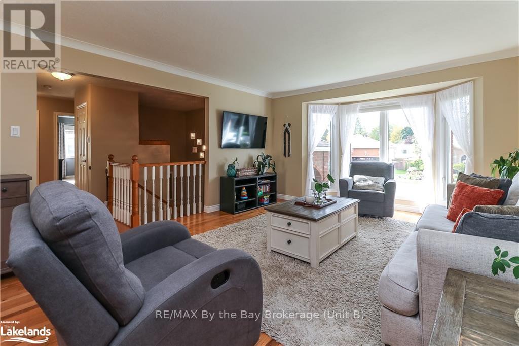 13 Riverdale Drive, Wasaga Beach, Ontario  L9Z 1E9 - Photo 6 - S10440452