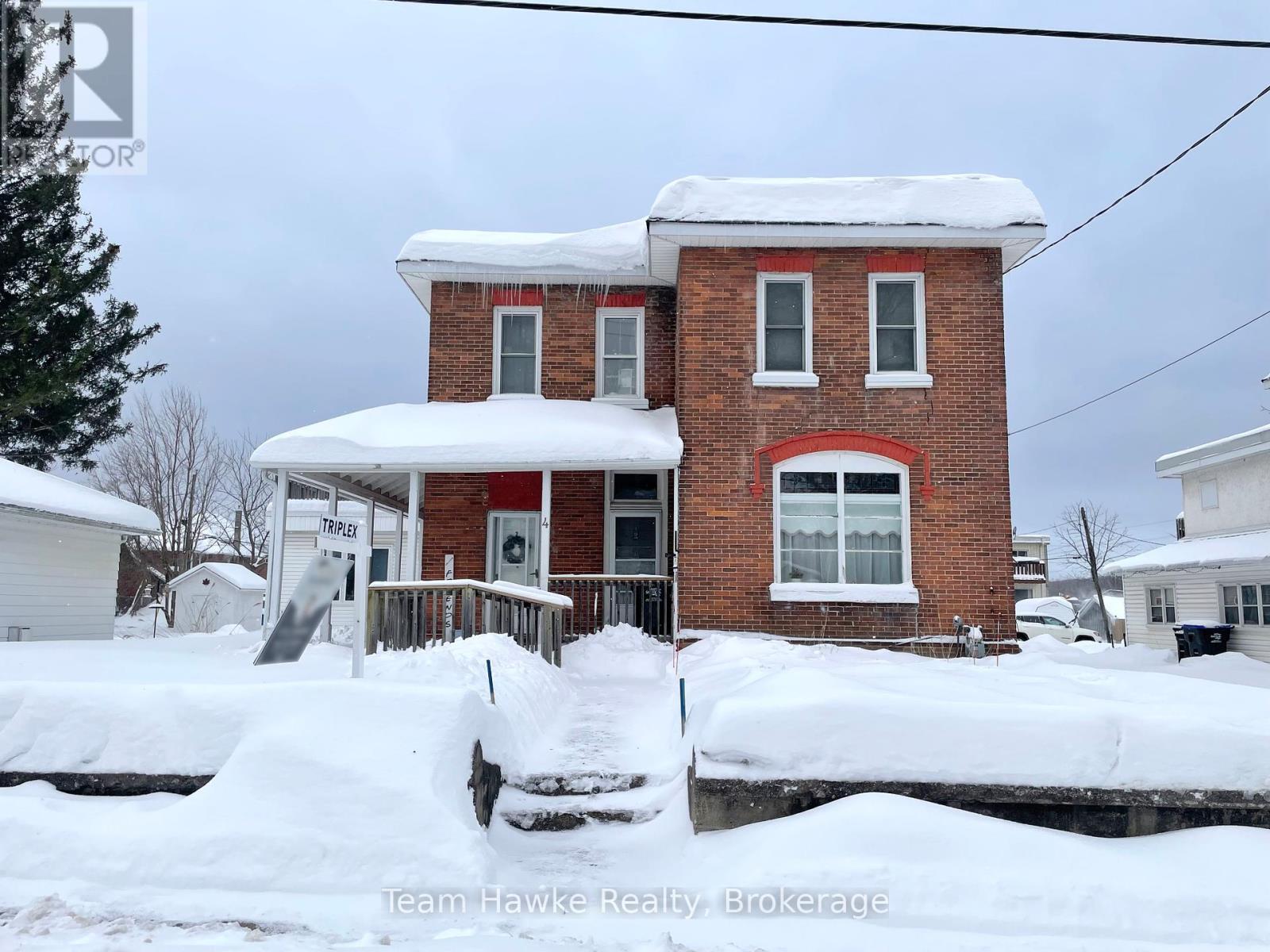 4 Maria Street, Penetanguishene, Ontario  L9M 1L6 - Photo 1 - S10898201