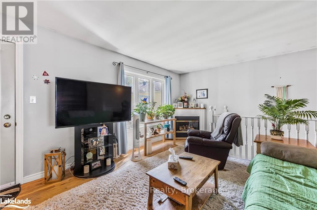 4 Maria Street, Penetanguishene, Ontario  L9M 1L6 - Photo 5 - S10898201