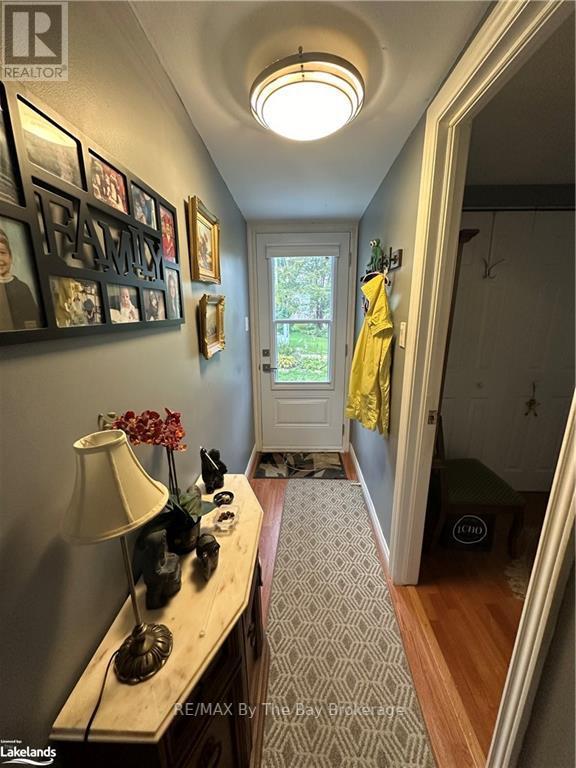 27 Shaw Street, Wasaga Beach, Ontario  L9Z 1K3 - Photo 3 - S10438898