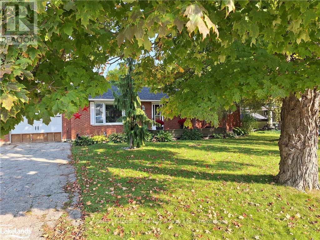 202 Point Street N, Clearview, Ontario  L0M 1S0 - Photo 2 - S10439553