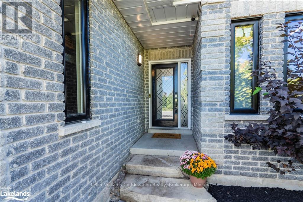 99 Mcintyre Drive, Barrie (Ardagh), Ontario  L4N 4K6 - Photo 3 - S10439750