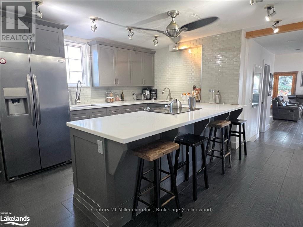 22 Market Street, Collingwood, Ontario  L9Y 3M6 - Photo 3 - S10895636