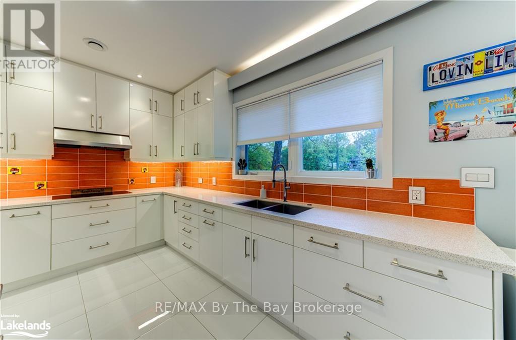656 Oxbow Park Drive, Wasaga Beach, Ontario  L9Z 2V2 - Photo 13 - S10438394