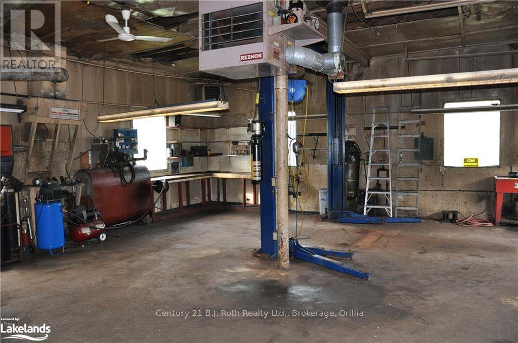 837 Memorial Avenue, Orillia, Ontario  L3V 0T7 - Photo 11 - S10436489