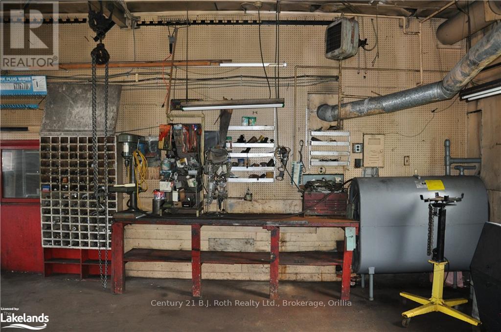 837 Memorial Avenue, Orillia, Ontario  L3V 0T7 - Photo 16 - S10436489