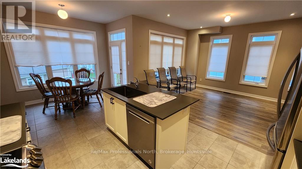 11 Prescott Crescent, Bracebridge (Monck (Bracebridge)), Ontario  P1L 0B7 - Photo 4 - X10437924