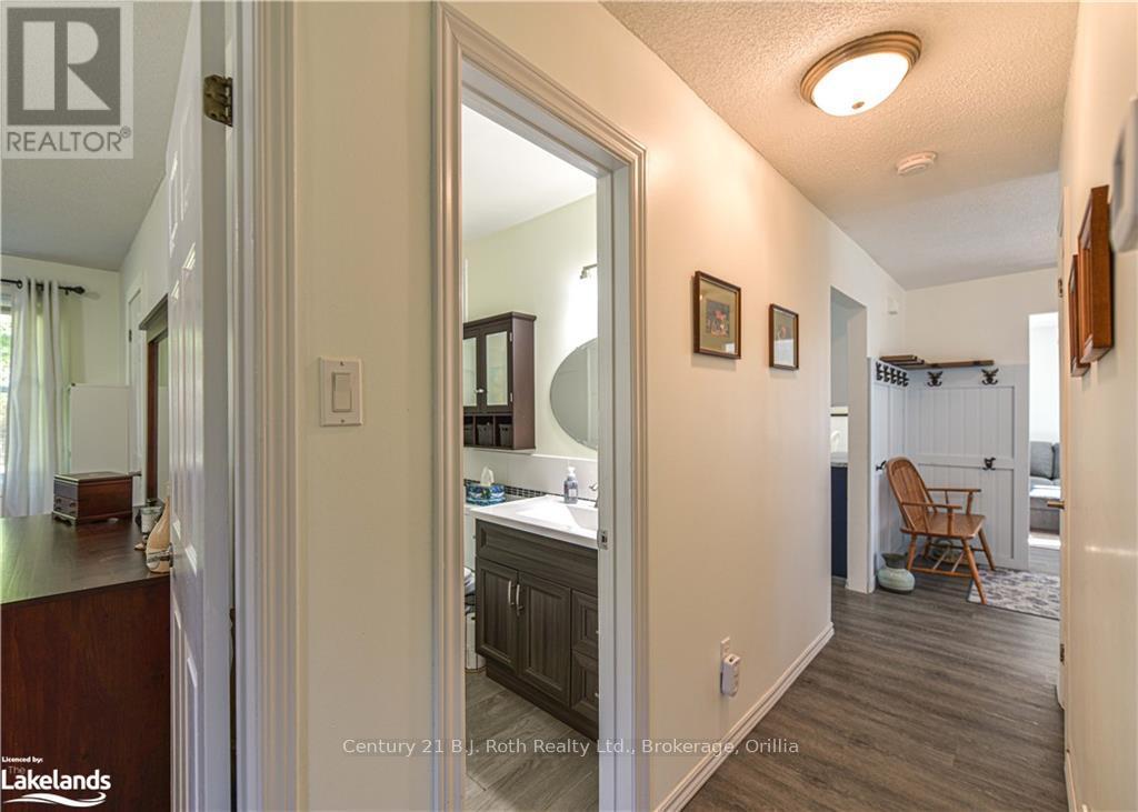 8 Agnes Street, Oro-Medonte (Moonstone), Ontario  L0K 1N0 - Photo 13 - S10439075