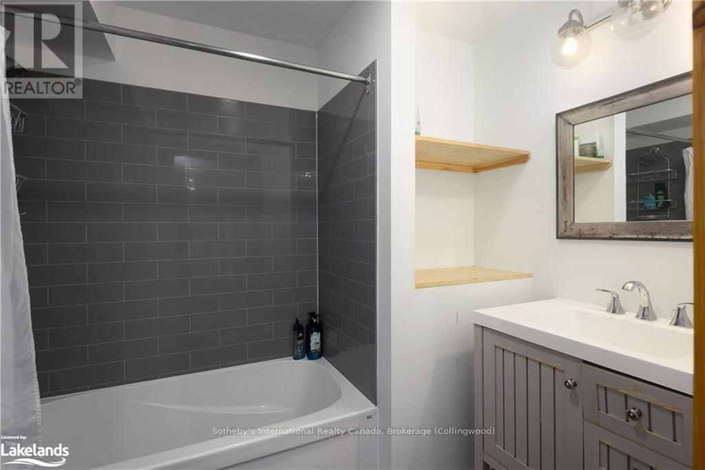 210 Arlberg Crescent, Blue Mountains, Ontario  L9Y 0M1 - Photo 8 - X10434871