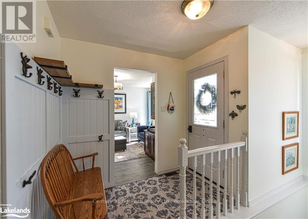 8 Agnes Street, Oro-Medonte (Moonstone), Ontario  L0K 1N0 - Photo 3 - S10439075